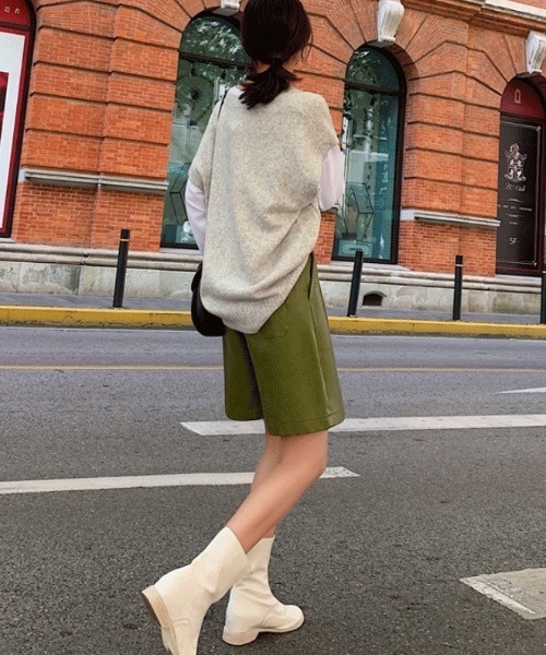 KOR（ケーオーアール）の「フェイクレザー　ハーフパンツ（その他パンツ・レディース・ベージュ/ネイビー/グリーン・S/M/L/XL/XXL）」の18枚目の写真