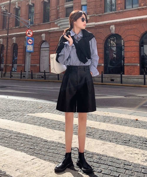 KOR（ケーオーアール）の「フェイクレザー　ハーフパンツ（その他パンツ・レディース・ベージュ/ネイビー/グリーン・S/M/L/XL/XXL）」の19枚目の写真