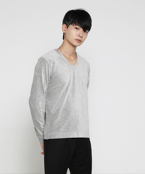 VANQUISH（ヴァンキッシュ）の「VANQUISH / ヴァンキッシュ プレミアム ベロア Vネック 長袖 Tシャツ（Tシャツ/カットソー・メンズ・グレー/ホワイト/ブラック・MEDIUM/LARGE/SMALL）」の3枚目の写真