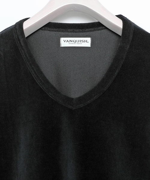 VANQUISH（ヴァンキッシュ）の「VANQUISH / ヴァンキッシュ プレミアム ベロア Vネック 長袖 Tシャツ（Tシャツ/カットソー・メンズ・グレー/ホワイト/ブラック・MEDIUM/LARGE/SMALL）」の9枚目の写真