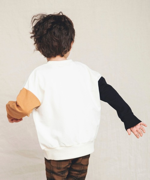BRANSHES（ブランシェス）の「【カラースリーブ】ボックスロゴ裏毛トレーナー（スウェット・キッズ・アイボリー/カーキオリーブ/ブラック/グリーン/マスタード・110/130/150/100/140/120）」の11枚目の写真