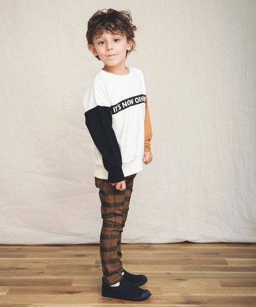 BRANSHES（ブランシェス）の「【カラースリーブ】ボックスロゴ裏毛トレーナー（スウェット・キッズ・アイボリー/カーキオリーブ/ブラック/グリーン/マスタード・110/130/150/100/140/120）」の14枚目の写真