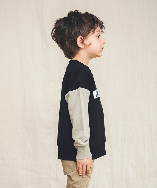 BRANSHES（ブランシェス）の「【カラースリーブ】ボックスロゴ裏毛トレーナー（スウェット・キッズ・アイボリー/カーキオリーブ/ブラック/グリーン/マスタード・110/130/150/100/140/120）」の21枚目の写真