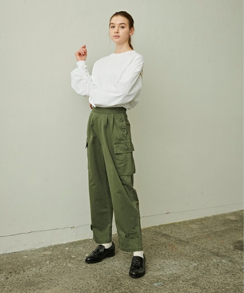 kha:ki（カーキ）の「「KHA:KI / カーキ」ミリタリーカーゴパンツ"TWO POCKET TROUSERS"（カーゴパンツ・レディース・カーキ/ベージュ・1/2）」の4枚目の写真