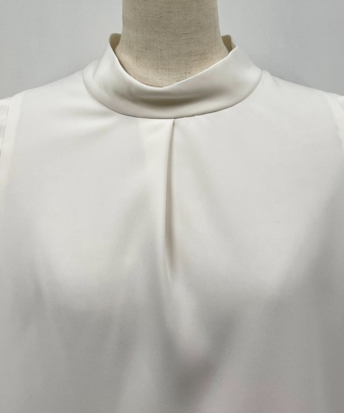 BE NEAT（ビーニート）の「スタンドカラータックショルダーブラウス（シャツ/ブラウス・レディース・オフホワイト/ベージュ・M）」の9枚目の写真