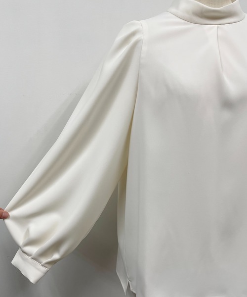 BE NEAT（ビーニート）の「スタンドカラータックショルダーブラウス（シャツ/ブラウス・レディース・オフホワイト/ベージュ・M）」の11枚目の写真