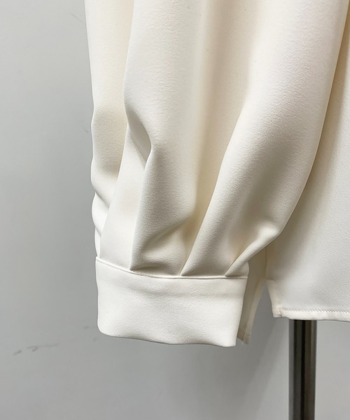 BE NEAT（ビーニート）の「スタンドカラータックショルダーブラウス（シャツ/ブラウス・レディース・オフホワイト/ベージュ・M）」の13枚目の写真