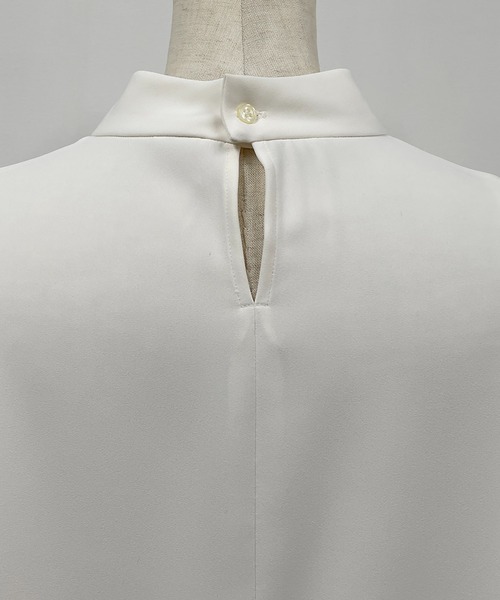 BE NEAT（ビーニート）の「スタンドカラータックショルダーブラウス（シャツ/ブラウス・レディース・オフホワイト/ベージュ・M）」の10枚目の写真