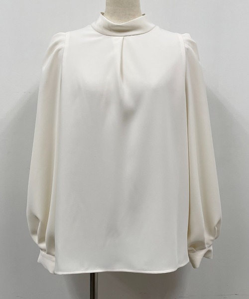 BE NEAT（ビーニート）の「スタンドカラータックショルダーブラウス（シャツ/ブラウス・レディース・オフホワイト/ベージュ・M）」の6枚目の写真