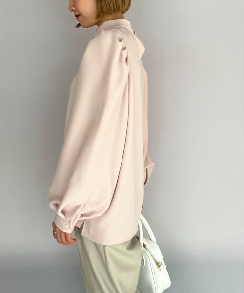 BE NEAT（ビーニート）の「スタンドカラータックショルダーブラウス（シャツ/ブラウス・レディース・オフホワイト/ベージュ・M）」の17枚目の写真