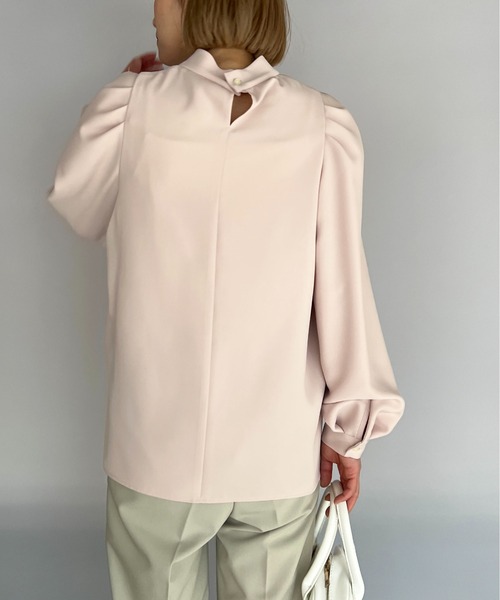 BE NEAT（ビーニート）の「スタンドカラータックショルダーブラウス（シャツ/ブラウス・レディース・オフホワイト/ベージュ・M）」の18枚目の写真