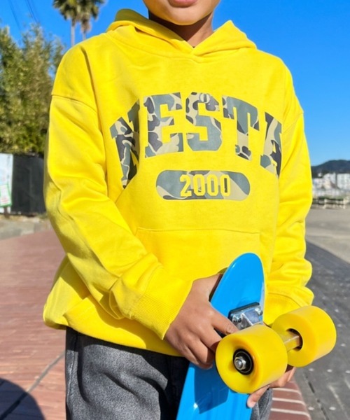 NESTA BRAND(ネスタブランド)の「NESTA KIDS(ネスタキッズ) / カモフラカレッジロゴパーカー(パーカー・キッズ・グレー/イエロー・150/130/140/120)」の2枚目の写真