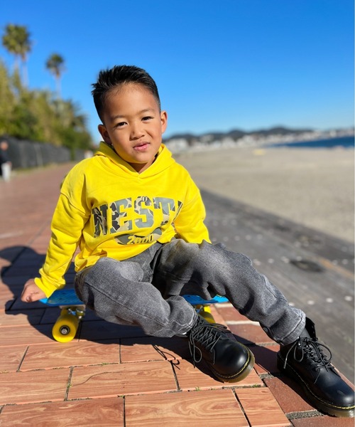 NESTA BRAND(ネスタブランド)の「NESTA KIDS(ネスタキッズ) / カモフラカレッジロゴパーカー(パーカー・キッズ・グレー/イエロー・150/130/140/120)」の11枚目の写真