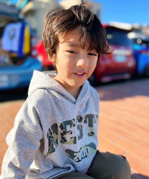 NESTA BRAND(ネスタブランド)の「NESTA KIDS(ネスタキッズ) / カモフラカレッジロゴパーカー(パーカー・キッズ・グレー/イエロー・150/130/140/120)」の3枚目の写真