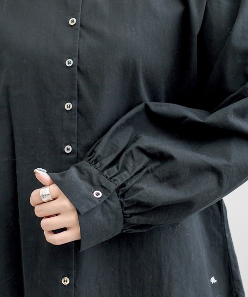 PUAL CE CIN（ピュアルセシン）の「ロゴ刺繍襟フリルブラウス（シャツ/ブラウス・レディース・ホワイト/ブラック・FREE）」の21枚目の写真