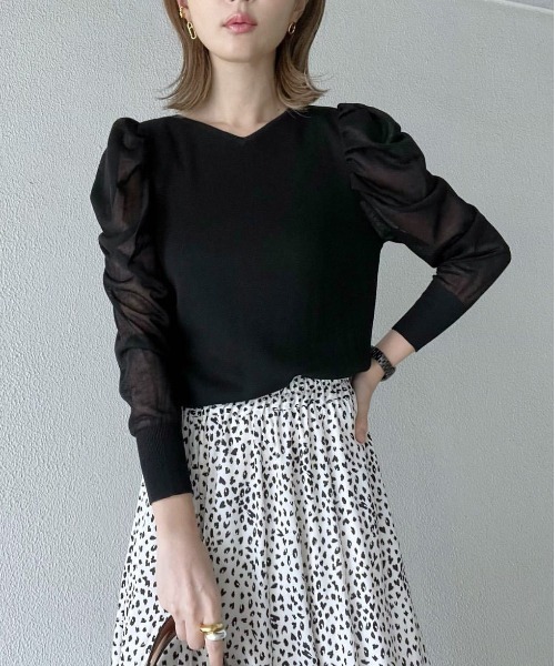 un dix cors（アンディコール）の「オトナ可愛い　2WAYシアーパワショルニット（ニット/セーター・レディース・ホワイト/ブラック/モスグリーン/サンドベージュ・FREE）」の8枚目の写真