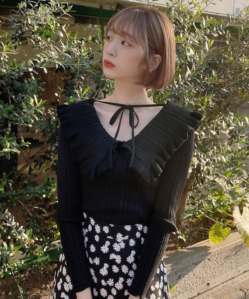 Voyage titty&Co.PETIT（ボヤージュティティアンドコープチ）の「【Voyage titty&Co. PETIT】フリルカラー2wayリブニット（ニット/セーター・レディース・ホワイト/ブラック/ブルー・FREE）」の3枚目の写真