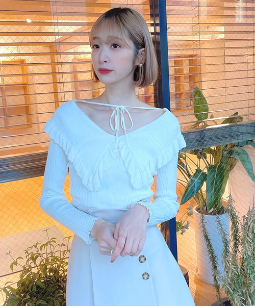 Voyage titty&Co.PETIT（ボヤージュティティアンドコープチ）の「【Voyage titty&Co. PETIT】フリルカラー2wayリブニット（ニット/セーター・レディース・ホワイト/ブラック/ブルー・FREE）」の4枚目の写真