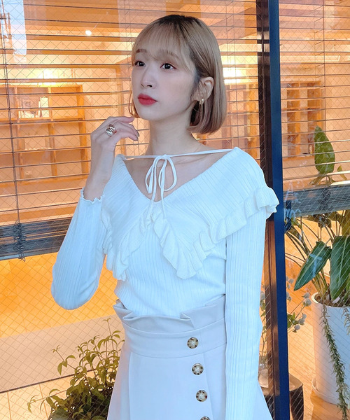 Voyage titty&Co.PETIT（ボヤージュティティアンドコープチ）の「【Voyage titty&Co. PETIT】フリルカラー2wayリブニット（ニット/セーター・レディース・ホワイト/ブラック/ブルー・FREE）」の6枚目の写真