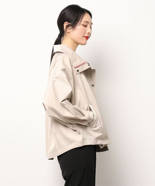 Q（キュー）の「ツイルリラックスブルゾン（マウンテンパーカー・レディース・ベージュ/グリーン系その他・MEDIUM）」の3枚目の写真