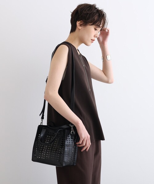 INDIVI(インディヴィ)の「◆【マルチWAY/ポーチ付き】カットメッシュバッグ(ハンドバッグ・レディース・ホワイト/ブラック/ブルー/ブラウン系・00)」の2枚目の写真