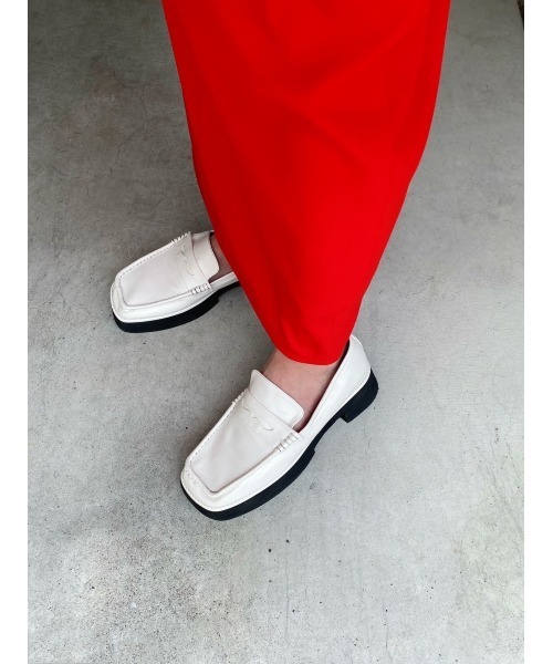 AMAIL(アマイル)の「Bulky sole loafer(ローファー・レディース・ブラック/イエロー/アイボリー・S/M/L)」の2枚目の写真