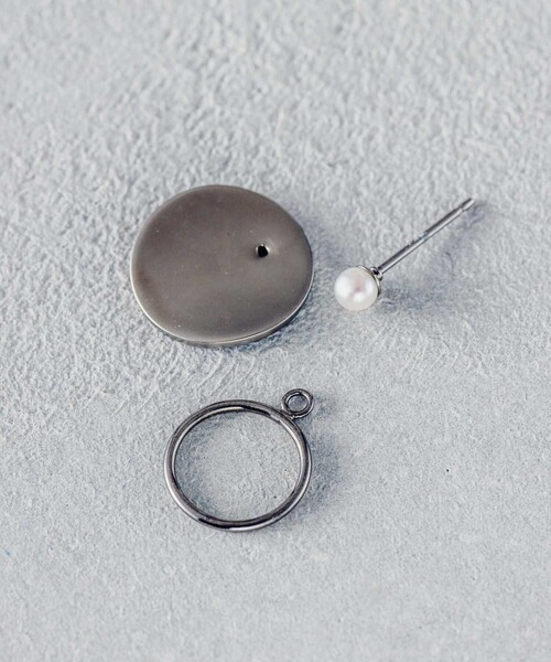 and cloud（アンドクラウド）の「Pearl 4way Pierce / Single（ピアス（片耳用）・レディース・ブラック/シルバー系その他・FREE）」の4枚目の写真