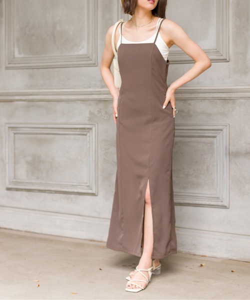 SpRay（スプレイ）の「サイドスリットキャミワンピース（ワンピース・レディース・グレイッシュベージュ/モカ/アイボリー/ブラック/キャメル/ダークグリーン・FREE）」の3枚目の写真