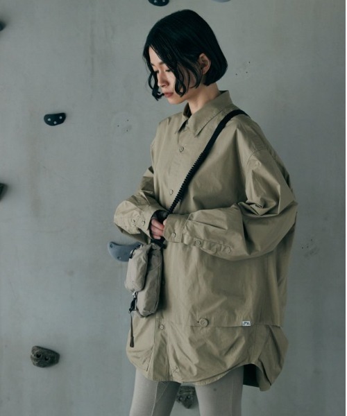 CMF OUTDOOR GARMENT(シーエムエフアウトドアガーメント)の「COMFY OUTDOOR GARMENT/コンフィアウトドアガーメント NEWS PAPER SHIRTS ニュースペーパーシャツ(シャツ/ブラウス・メンズ・ベージュ/ブルー・L/XL)」の4枚目の写真