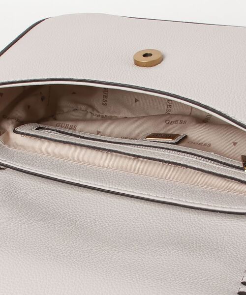 Guess（ゲス）の「KAOMA Top Handle Flap（ハンドバッグ・レディース・ブラック/ブラウン/ストーン・ONE SIZE）」の16枚目の写真