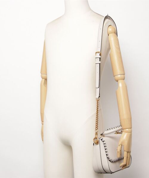 Guess（ゲス）の「KAOMA Top Handle Flap（ハンドバッグ・レディース・ブラック/ブラウン/ストーン・ONE SIZE）」の17枚目の写真