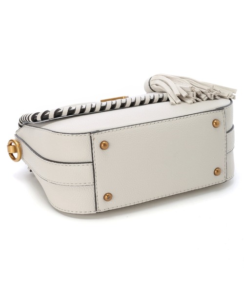 Guess（ゲス）の「KAOMA Top Handle Flap（ハンドバッグ・レディース・ブラック/ブラウン/ストーン・ONE SIZE）」の12枚目の写真