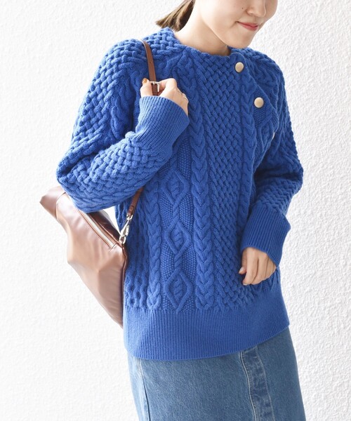 美品♪グレースクラス　ウール100% ニット　金ボタン　ケーブル編み　ゆったり セール】*ショルダーボタンケーブルニット◇（ニット/セーター