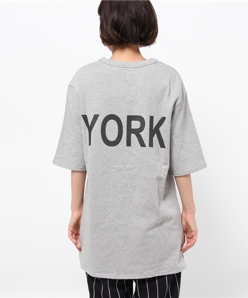 WHO'S WHO gallery(フーズフーギャラリー)の「【THEBIG】NEWYORKビッグTEE(Tシャツ/カットソー・レディース・ホワイト/グレー・FREE)」の3枚目の写真