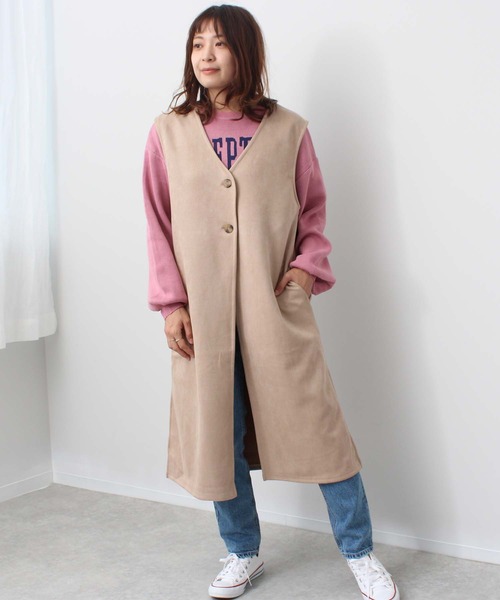 toucher du brise(トゥシェドブリーズ)の「カットスエードVネック脇スリットジレ(ベスト・レディース・ブラック/グレー/オフホワイト/グリーン・M)」の4枚目の写真