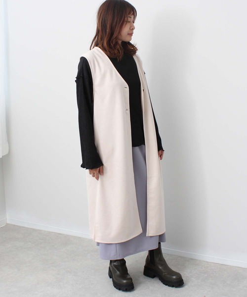 toucher du brise(トゥシェドブリーズ)の「カットスエードVネック脇スリットジレ(ベスト・レディース・ブラック/グレー/オフホワイト/グリーン・M)」の12枚目の写真