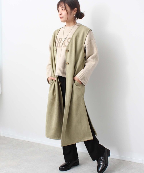 toucher du brise(トゥシェドブリーズ)の「カットスエードVネック脇スリットジレ(ベスト・レディース・ブラック/グレー/オフホワイト/グリーン・M)」の8枚目の写真