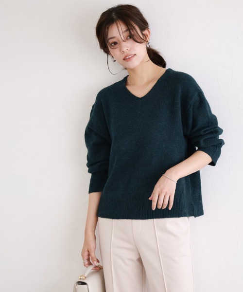 Pierrot(ピエロ)の「ウールライクVネックニット(ニット/セーター・レディース・ベージュ系その他2/ベージュ系その他/ピンク/ダークグリーン/ネイビー/ライトブルー/ライトグリーン/ブルー/ブラック/アイボリー/ライトピンク/パープル系その他・M/L)」の18枚目の写真