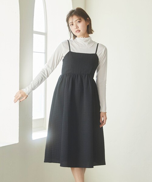 Feroux(フェルゥ)の「【セットアイテム】シアータートル × キャミドレス(セットアップ・レディース・ブラック系/アイボリー系・2/1)」の2枚目の写真