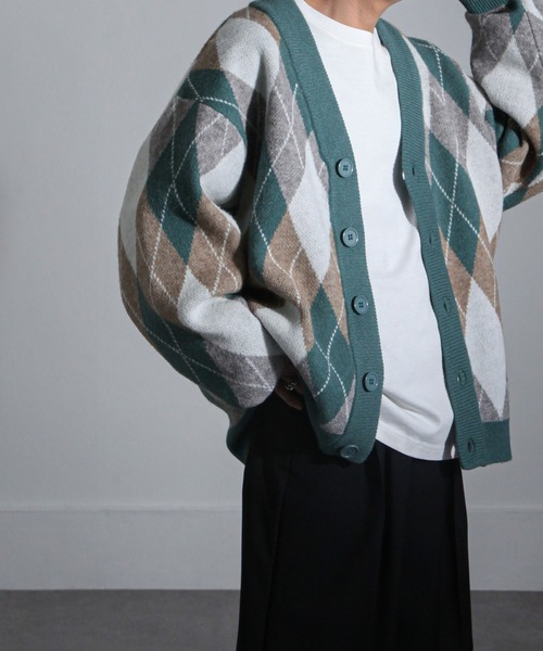 NILWAY(ニルウェイ)の「オーバーサイズダブルジャガードアーガイル柄カーディガン(カーディガン/ボレロ・メンズ・ブルー/グレイッシュベージュ/グリーン・MEDIUM/LARGE)」の13枚目の写真