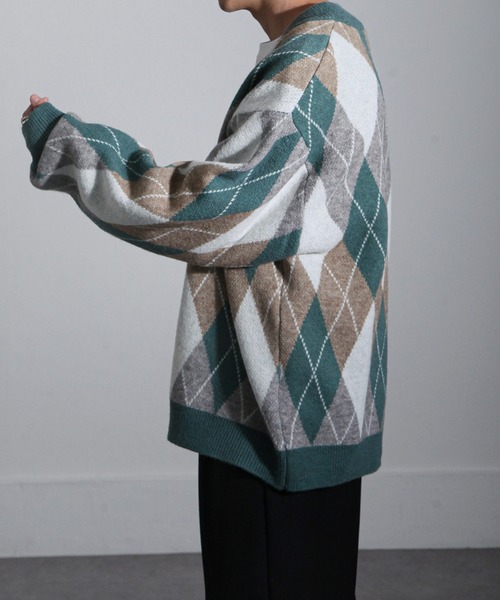 NILWAY(ニルウェイ)の「オーバーサイズダブルジャガードアーガイル柄カーディガン(カーディガン/ボレロ・メンズ・ブルー/グレイッシュベージュ/グリーン・MEDIUM/LARGE)」の16枚目の写真
