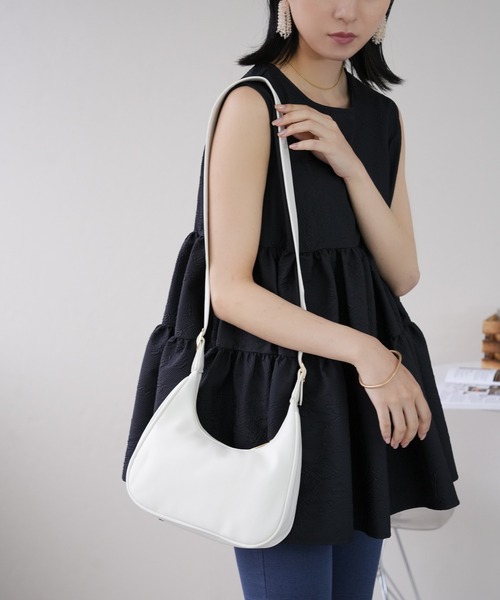 IAMUSE（アイアミューズ）の「フェイクレザーサイドベルトショルダーバッグ S0838【IAMUSE】（ショルダーバッグ・レディース・ホワイト/ブラック・FREE）」の2枚目の写真