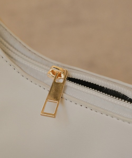 IAMUSE（アイアミューズ）の「フェイクレザーサイドベルトショルダーバッグ S0838【IAMUSE】（ショルダーバッグ・レディース・ホワイト/ブラック・FREE）」の5枚目の写真