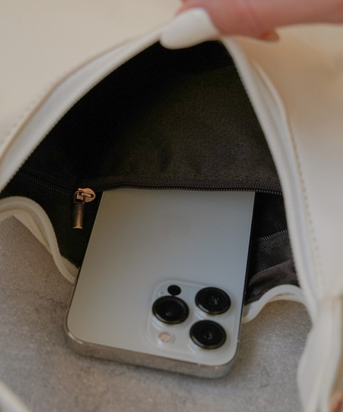 IAMUSE（アイアミューズ）の「フェイクレザーサイドベルトショルダーバッグ S0838【IAMUSE】（ショルダーバッグ・レディース・ホワイト/ブラック・FREE）」の19枚目の写真