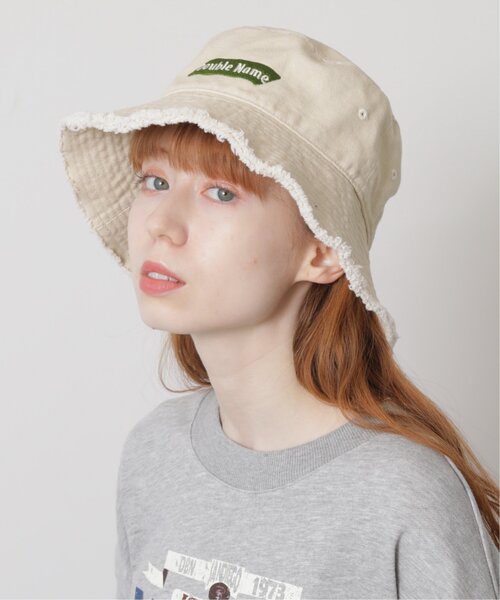 DOUBLE NAME（ダブルネーム）の「ロゴ刺繍フリンジバケットハット（ハット・レディース・チャコールグレー/オレンジ/キナリ・FREE）」の2枚目の写真