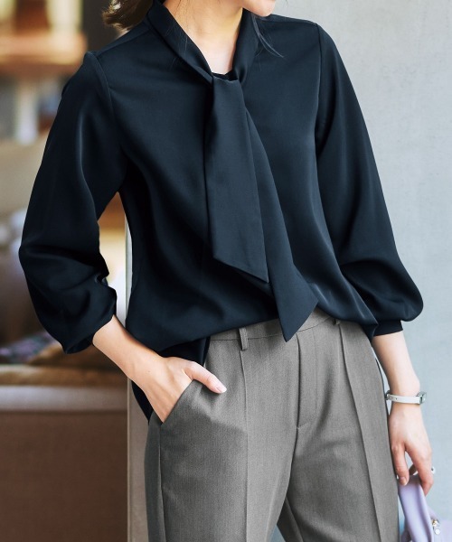 7days Life Styling（セブンデイズライフスタイリング）の「【販売終了】ストレッチパウダーサテンボウタイブラウス（シャツ/ブラウス・レディース・ネイビー/オフホワイト/ライトグレー/ミント/グレイッシュベージュ/ピンクベージュ/サックスブルー・M/S/LL/L）」の17枚目の写真