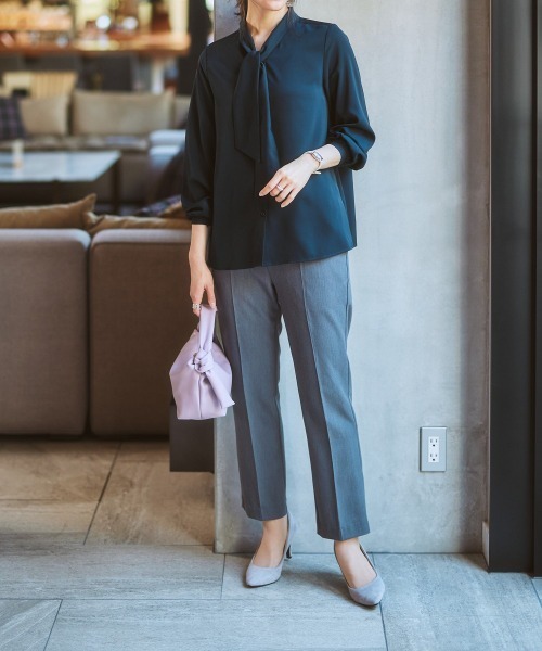 7days Life Styling（セブンデイズライフスタイリング）の「【販売終了】ストレッチパウダーサテンボウタイブラウス（シャツ/ブラウス・レディース・ネイビー/オフホワイト/ライトグレー/ミント/グレイッシュベージュ/ピンクベージュ/サックスブルー・M/S/LL/L）」の18枚目の写真