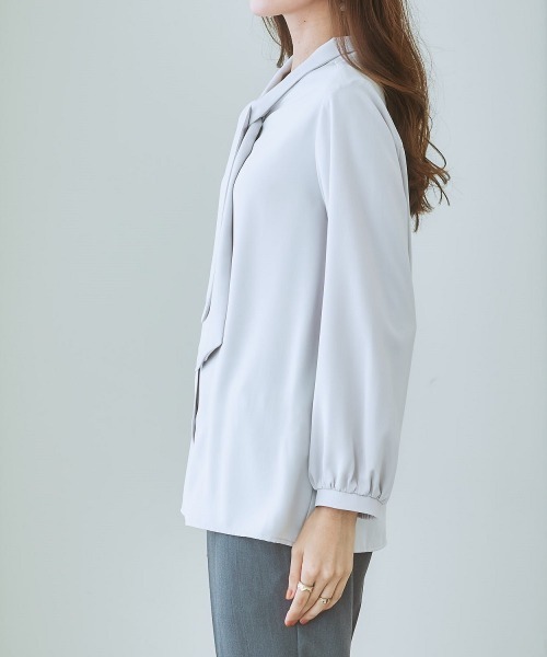 7days Life Styling（セブンデイズライフスタイリング）の「【販売終了】ストレッチパウダーサテンボウタイブラウス（シャツ/ブラウス・レディース・ネイビー/オフホワイト/ライトグレー/ミント/グレイッシュベージュ/ピンクベージュ/サックスブルー・M/S/LL/L）」の21枚目の写真