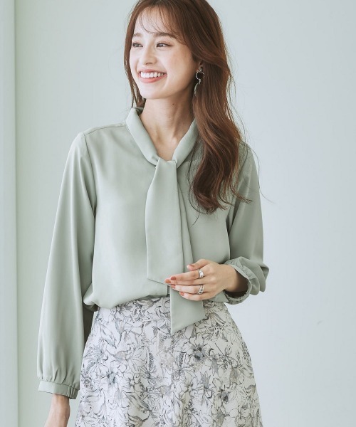 7days Life Styling（セブンデイズライフスタイリング）の「【販売終了】ストレッチパウダーサテンボウタイブラウス（シャツ/ブラウス・レディース・ネイビー/オフホワイト/ライトグレー/ミント/グレイッシュベージュ/ピンクベージュ/サックスブルー・M/S/LL/L）」の16枚目の写真