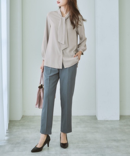 7days Life Styling（セブンデイズライフスタイリング）の「【販売終了】ストレッチパウダーサテンボウタイブラウス（シャツ/ブラウス・レディース・ネイビー/オフホワイト/ライトグレー/ミント/グレイッシュベージュ/ピンクベージュ/サックスブルー・M/S/LL/L）」の12枚目の写真